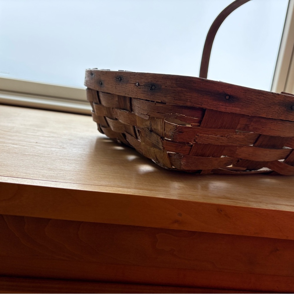 Beautiful Clean Rustic Brown Woven Basket Unique pet/smoke-free - Picture 8 of 16